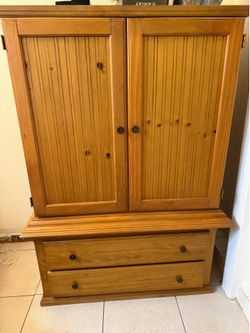 Wardrobe closet / Storage cabinet