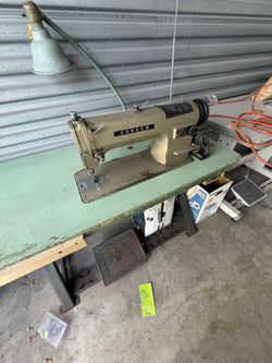 Consew cast-iron sewing machine. Máquina de coser Consew.