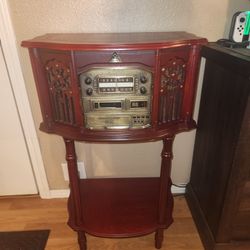 American heritage record player with radio and cassette player (cd player doesn't work)