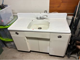 Cool 1950’s kitchen sink & cabinet
