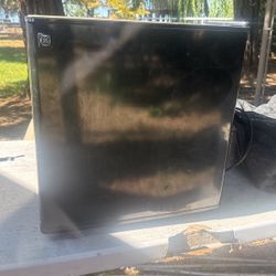 GE Mini Fridge 