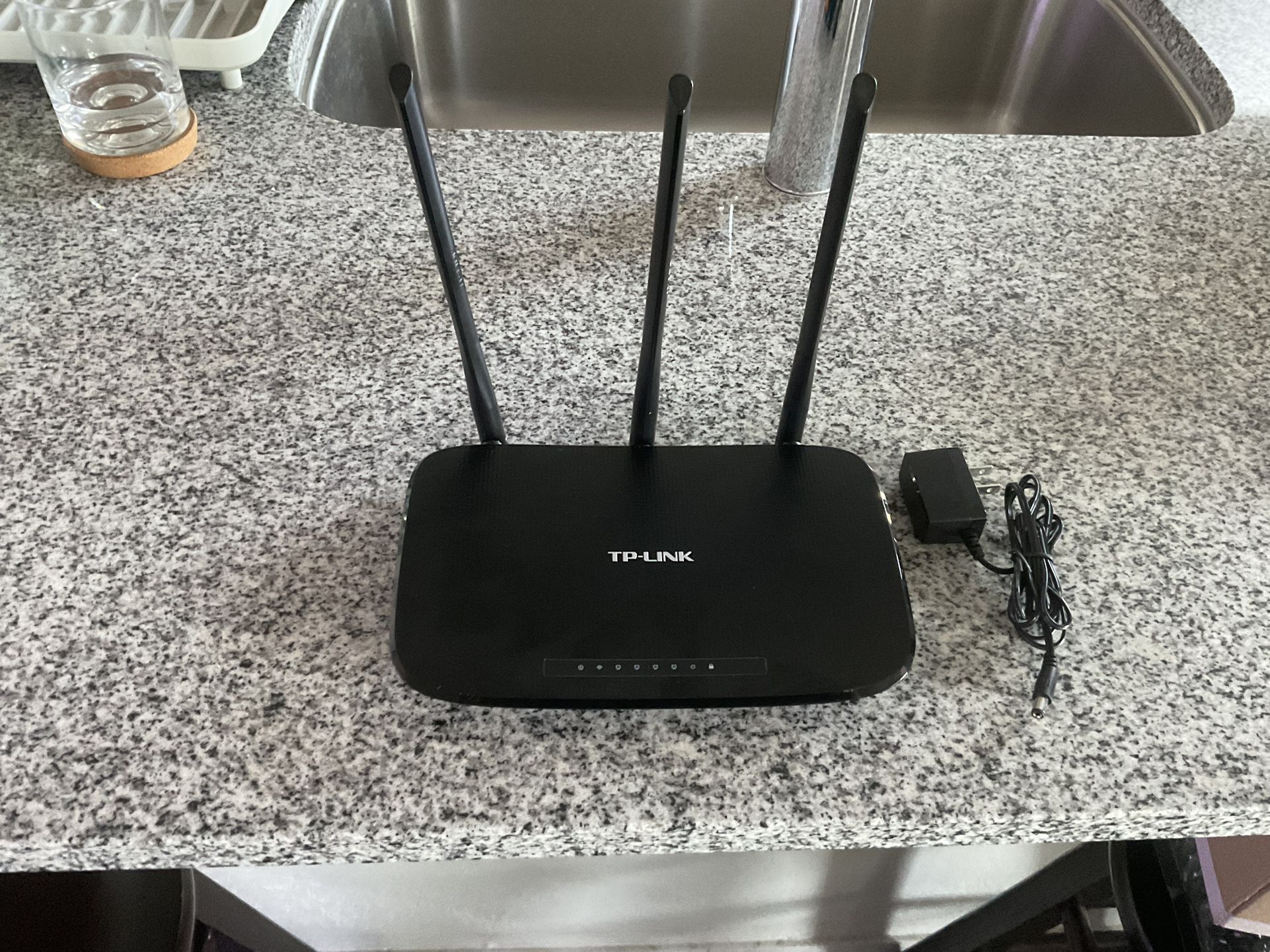 Motorola Cable Modem and TP-LINK Wireless N Router bundle