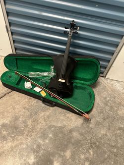 Black. Violins 🎻. 4/4 full size