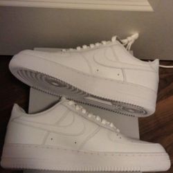 NEW Nike Air Force 1 Low 'Triple White' - Men's Size 9.5