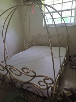 Full size Princess bed and dresser