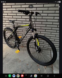 GT 29er Mountain Bike Size xlarge Wheels 29er Speeds 21  Hydraulic Disc brakes