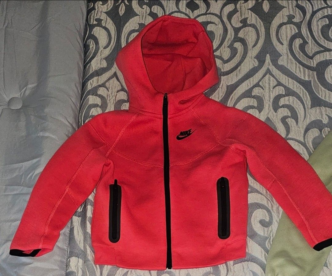 Nike Tech Fit size 4t