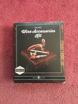 Brand New in box-5 piece Wine Accessories Kit