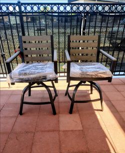 New. Three sets available. !! $100 set.
Agio Nicolet 2-piece Outdoor Patio High Dining Swivel Chairs.