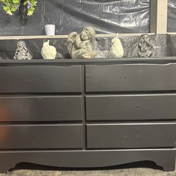 Woden Dresser & Nightstand