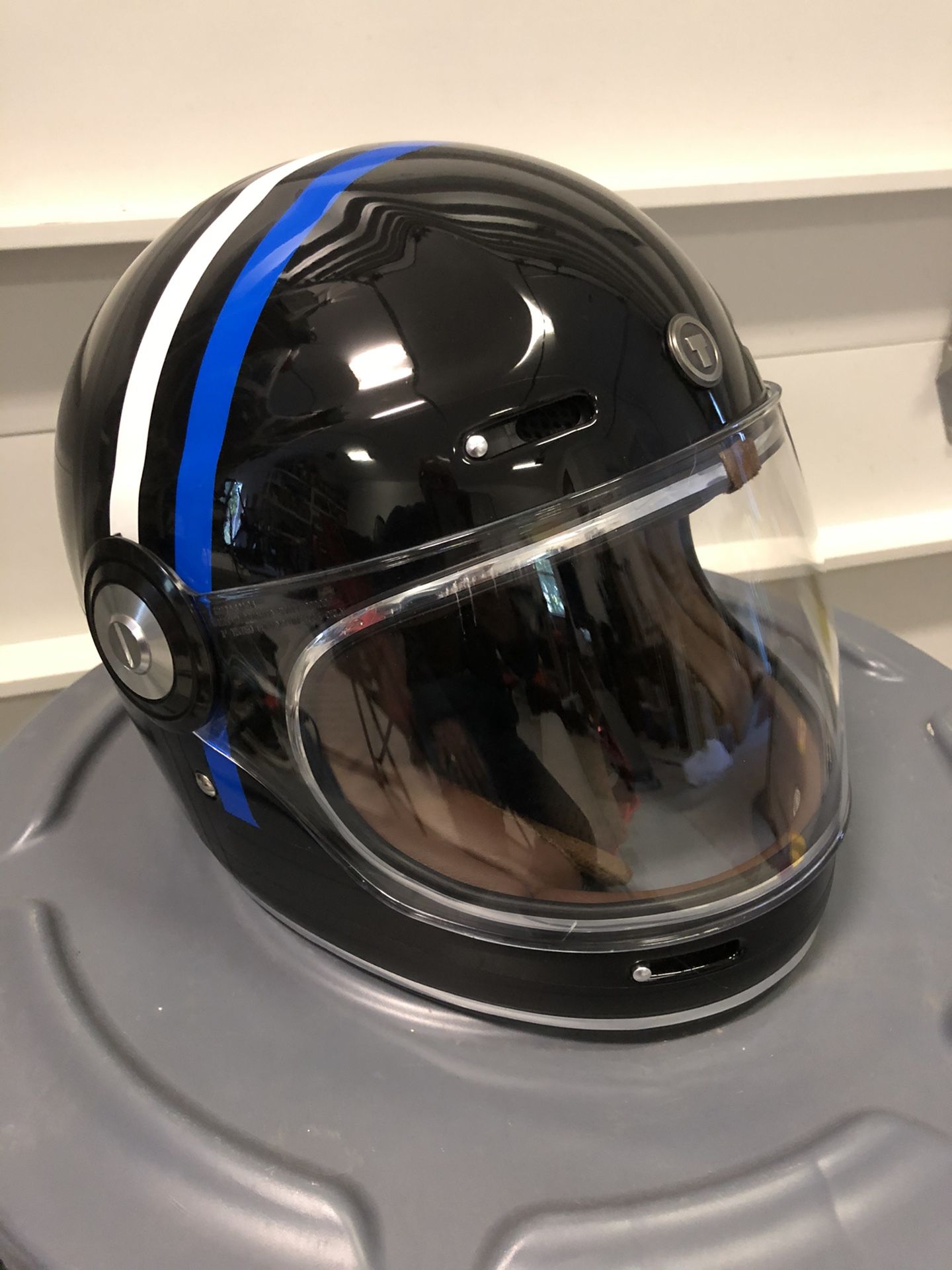 Torc T1 motorcycle helmet like new.