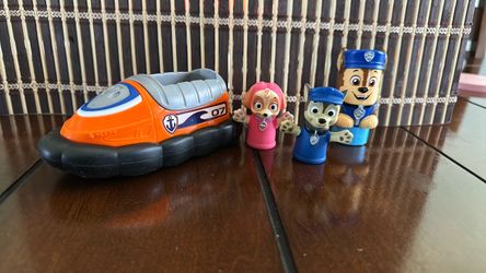 PAW Patrol Toy Figures and Hovercraft Set