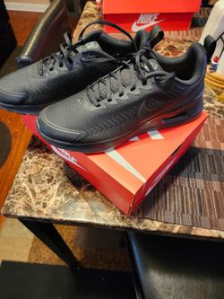 NIKE AIR MAX  NUAXIS MAN 10.5