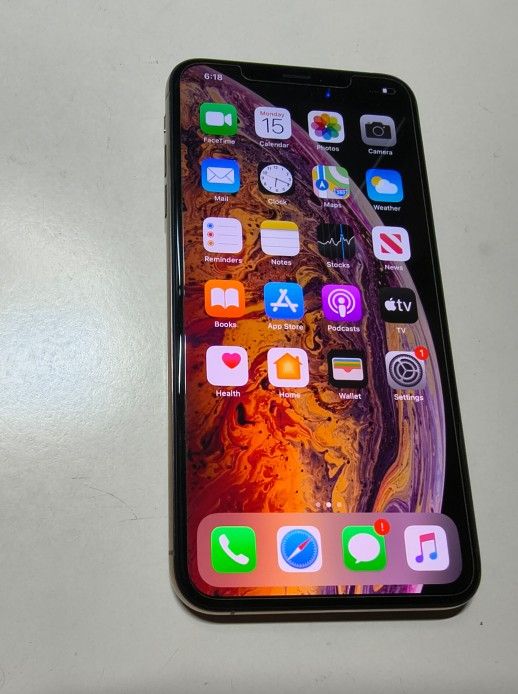 Like New iPhone XS Max 256GB Unlocked With iOS 13