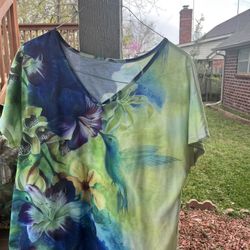 Cute colorful blouse very comfortable fit size medium to extra large