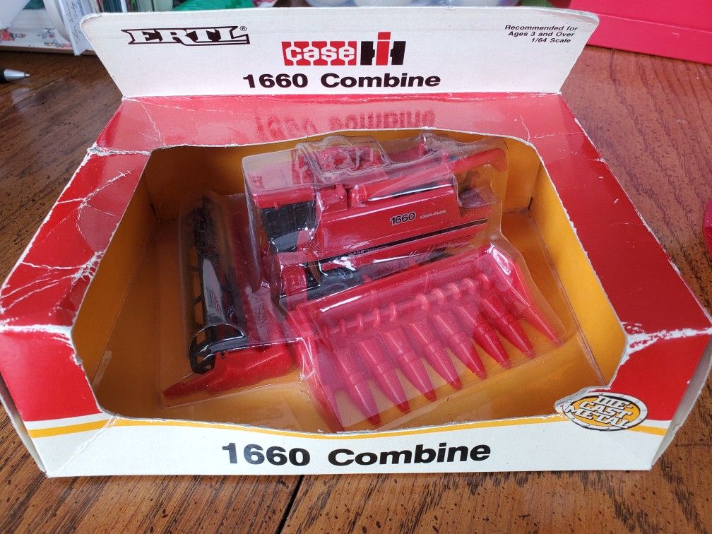 ERTL Case IH 1660 Combine Farm Equipment toy NEW NIB vintage 1989 Die Cast