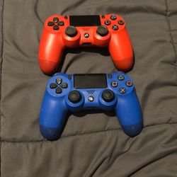 2 Ps4 Controllers