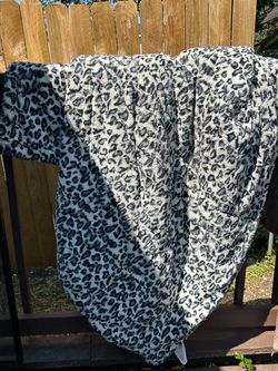 Throw blanket