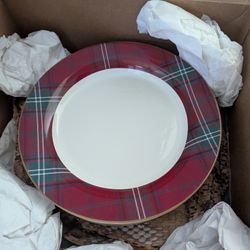Williams Sonoma Holiday Plates 