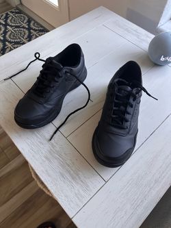 New Reebok Slip Resistant Shoes