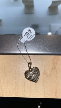 Yellow gold heart pendant