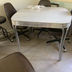 Vintage Dining Table With 4 Vintage Chairs