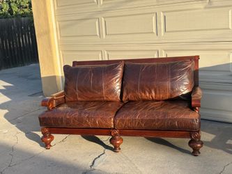 Beautiful Vintage Leather Couch - Prestine Condition 😍