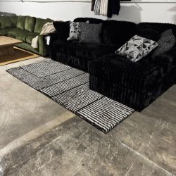 Ashley Kurtman 8x10 Rug - Brand New