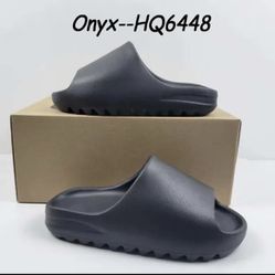 Yeezy Slides Size 10 - Onyx