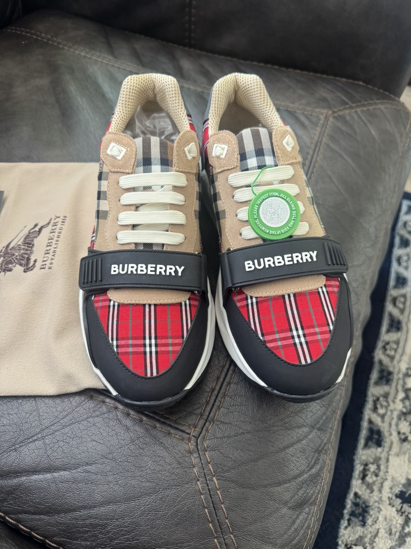eur 43 Burberry Trainers 