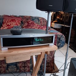 BOSE. MODEL AV-3-,2-1 II  MEDIA CENTER. SYSTEM  WITH ORIGINAL REMOTE CONTROL. 2 SPEAKERS WITH STAND AND SUBWOOFER. ALL CABLES  SOUND GOOD CONSOLE CD/D