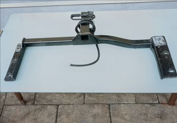 Trailer hitch curt