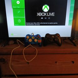 Xbox 360 2 Games 2 Controllers
