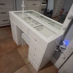 Make Up Vanity 