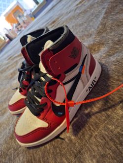 Off-White x Air Jordan 1 High Chicago Sneakers