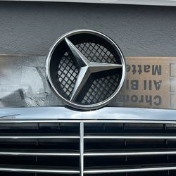 Mercedes C300 Grill Front Emblem 