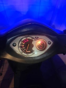 ELECTRIC SCOOTER   NEW BATTERIES ! STREET LEGAL NO LISCENCE REQUIRED!
Awsome! I get compliments every day, Good grocerygetter! No permit needed! Paid