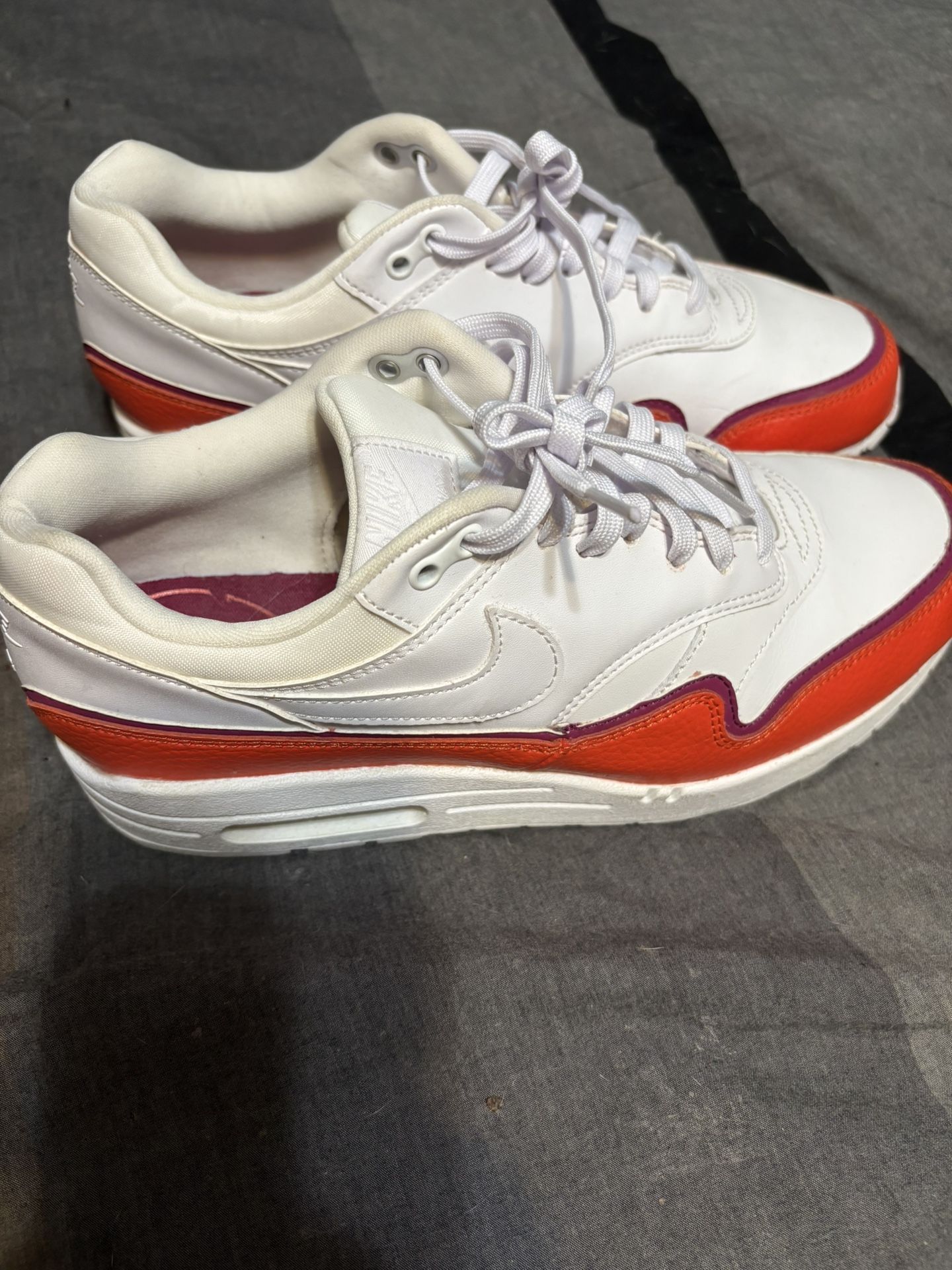 Womens Size 9 Nike Air Shoes