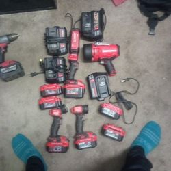 Craftsman 3 6 Amp Batteries 3 4 Amp Batteries Two Cmclo2 Type 1 Flashlight Craftsman Cmxlsb10 Type 2 Spotlight And A Cmclo50 Work Light 4 Chargers