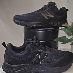 New Balance
New Balance Arishi v3
Men's Black, Style # 22002
Men's Size 10
Great condition 
No rips 
Excellent top and 
Bottom 
OBO 
