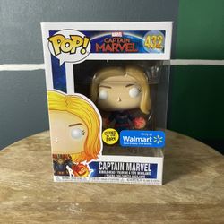 Funko POP! Captain Marvel - Captain Marvel (GITD) (Walmart Exclusive) #432
