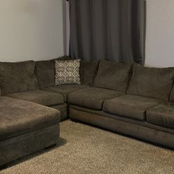 Grey Sectional With Ottoman 