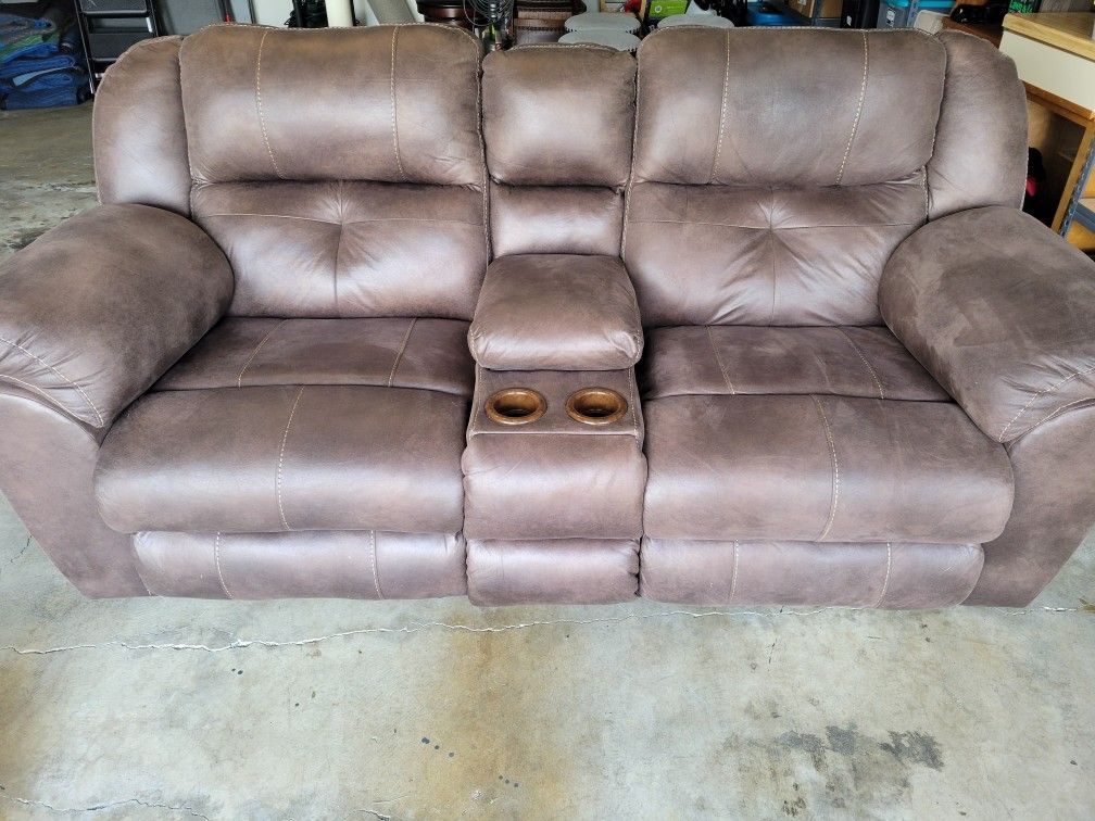 Catnapper Ferrington Collection Power Reclining Loveseat 