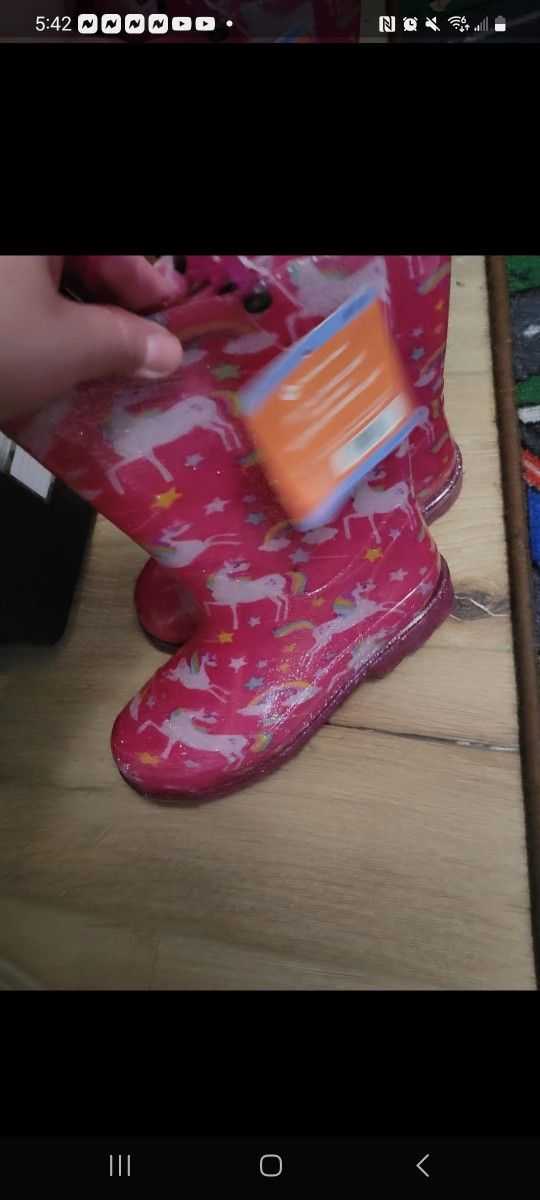 NWT Girl Size 13/1 UNICORN  Light Up Rain Boots