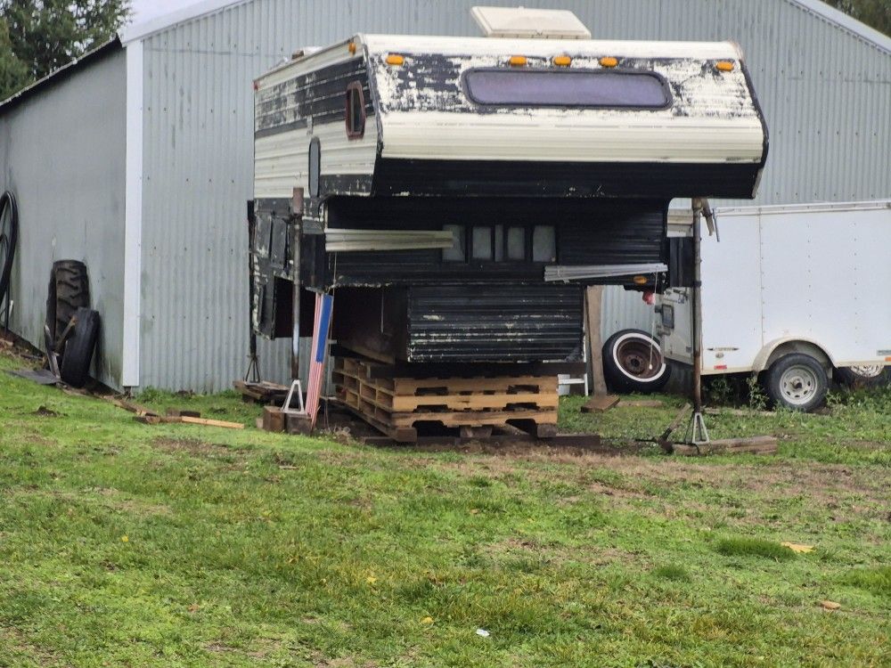 Slide In Truck Camper, No Title. Needing Tlc. Awesome Low Budget Project.Price May Go Up It I Startworking On Her