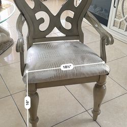 2 Matching Chairs