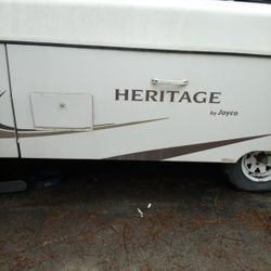 2003 Heritage Laurel Jayco Pop Up trailer