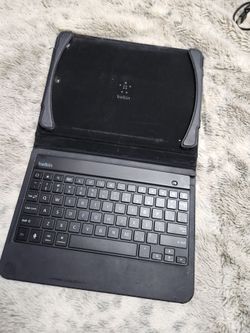 Belkin Slim Style Bluetooth Keyboard Case for iPad Air (Model F5L152) - Black