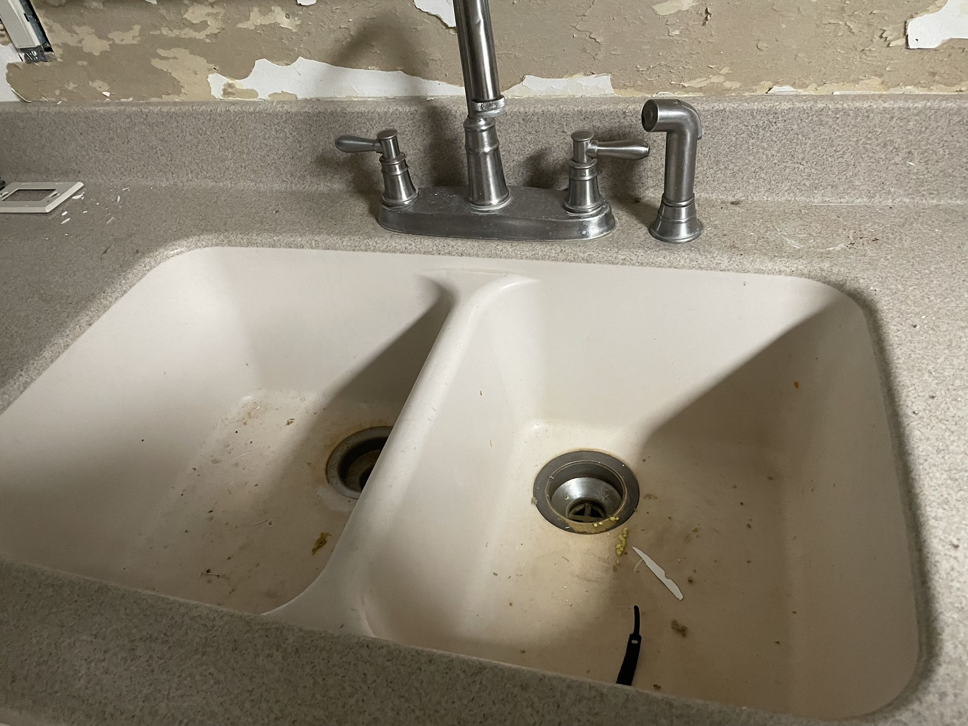 Counter Top And Sink With Faucet 