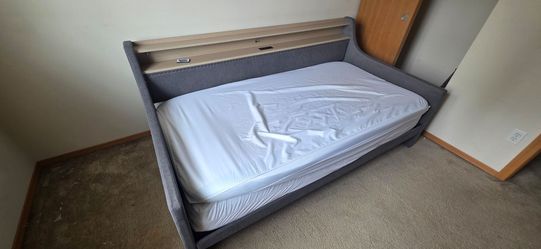 Twis size bed/Frame (Matress/Topper)